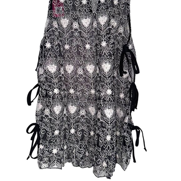Black & White Embroidered Sleeveless Top With Side Ties By Pinky Size L - Picture 5 of 7